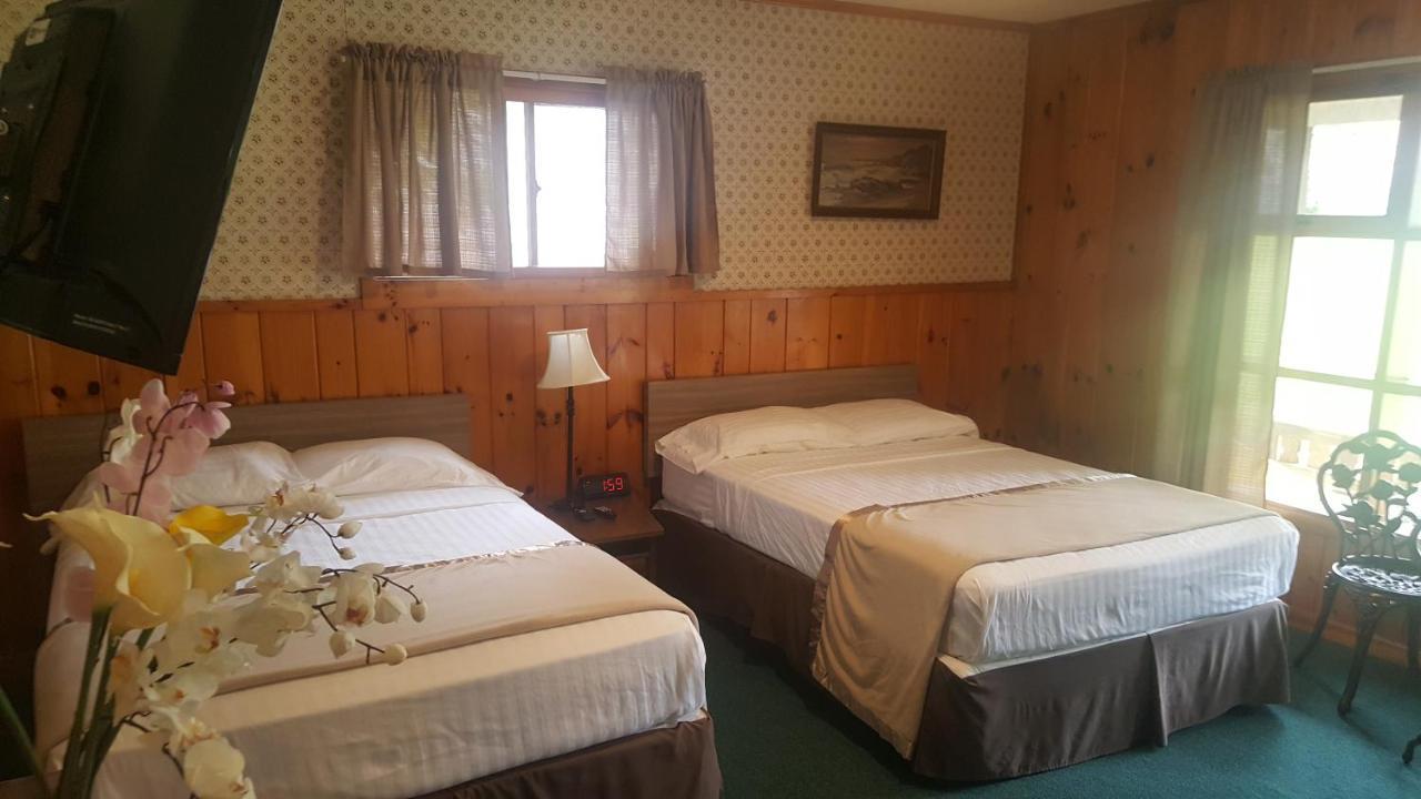 The Meadows Motel Lake George Room photo